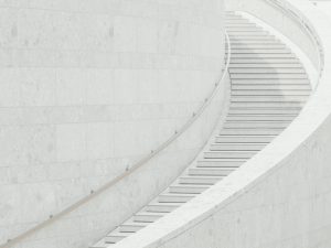 فوائد طلوع الدرج